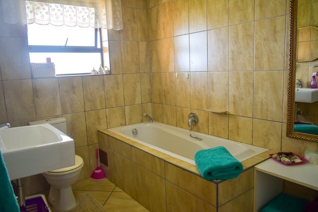 Erica Unit bathroom