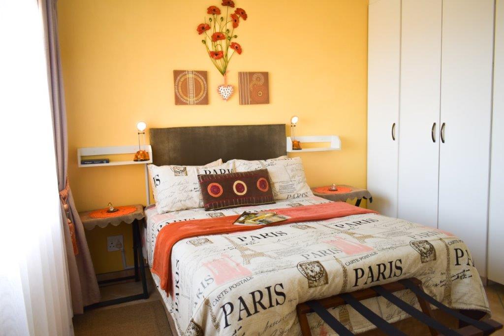 Pincushion Unit bedroom
